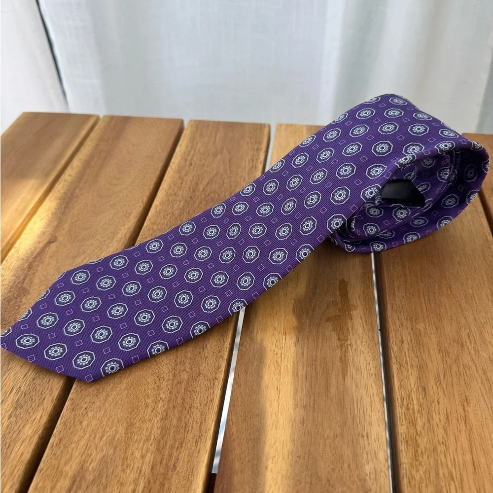 Brooks Brothers Purple Medallion Print Silk Tie Classic Preppy Necktie